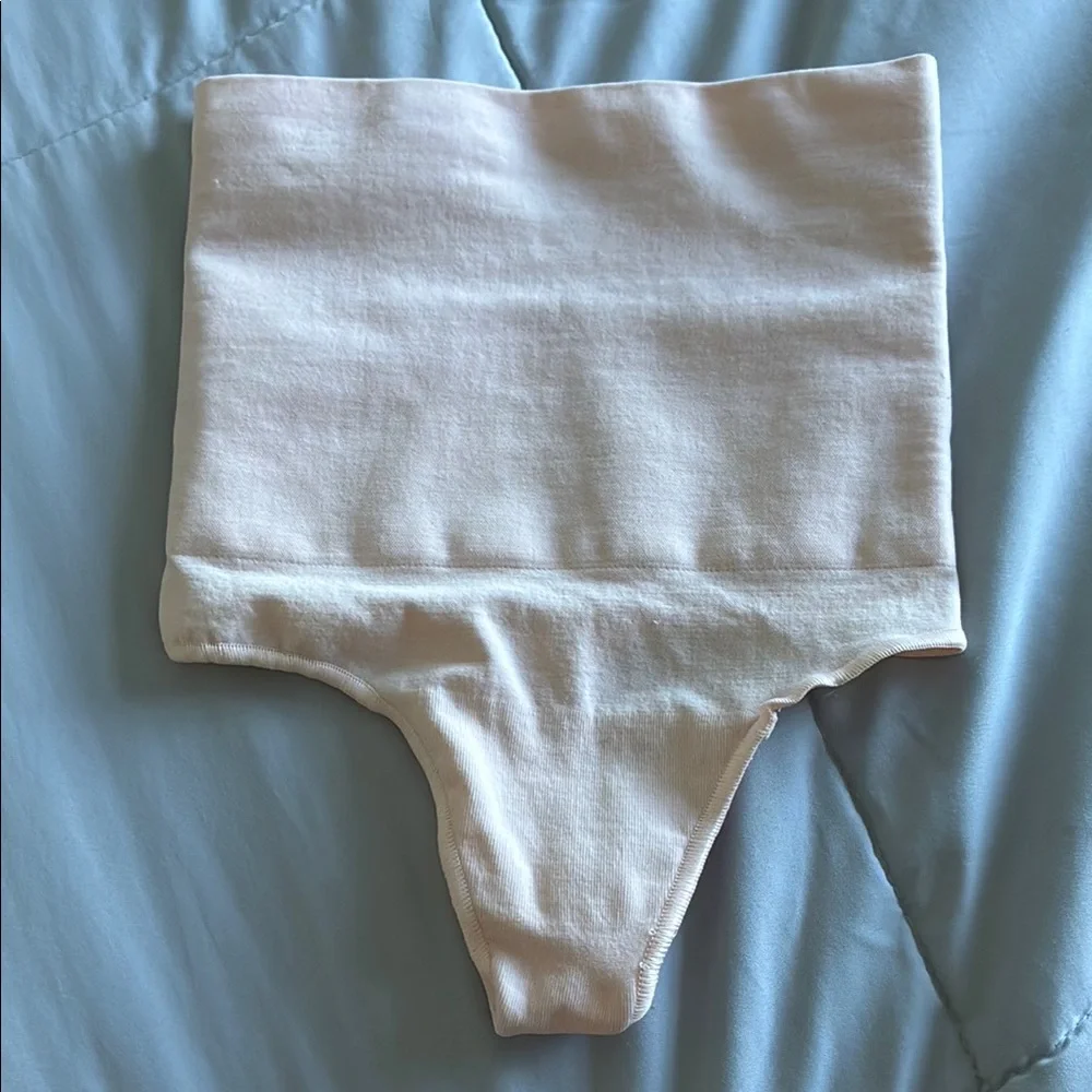 NWOT SKIMS shape wear  MID WAIST THONG with strong support in XXS/XS (size 0-2) - Picture 3 of 5